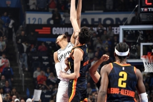 路威答经典问题：首发亚历山大、替补文班亚马、裁掉爱德华兹