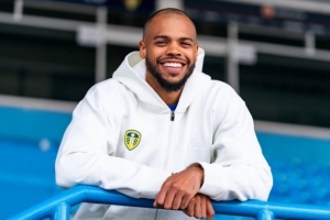 官方：利兹联免签26岁沃尔夫斯堡前锋卢卡斯-恩梅查，签两年合同