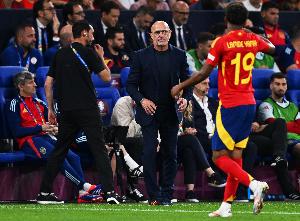 德拉富恩特：亚马尔将成为足球传奇 踢球首先学做人然后学当球员