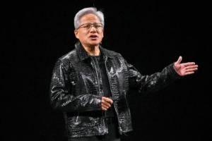 遥遥领先！黄仁勋公开表示华为超越英伟达