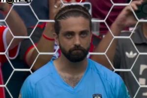 请假踢世俱杯！穆西亚拉罚点时奥克兰门将表情，本场7扑救被灌8球