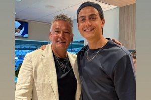 迪巴拉晒与巴乔合照：很高兴见到你❤️