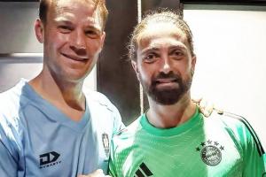 请年假不亏做仓库管理那位门将换到了诺伊尔原味球衣+合影