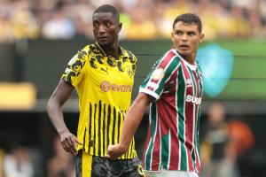 84岁二老封死多特！40岁弟媳完美数据定海神针，44岁老门将3扑救