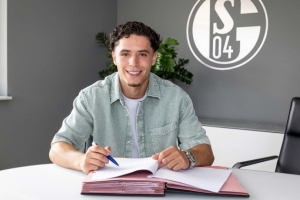 官方：沙尔克04签下亚琛22岁中场埃尔-法乌齐，合同至2029年