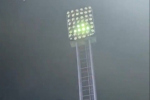 太阳报：英格兰U21对阵德国比赛因球场灯光问题一度暂停