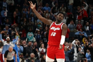 10大续约候选人：JJJ不留明年就将入湖？范乔丹新合同多大合适？