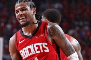 杰伦-格林去年10月以3年1.06亿合同提前续约 将持续到27-28赛季