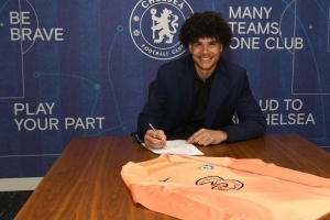 镜报：水晶宫与切尔西19岁门将卢克-坎贝尔进行转会谈判