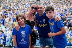 40岁卡索拉社媒晒与家人合照，庆祝随皇家奥维耶多升级西甲