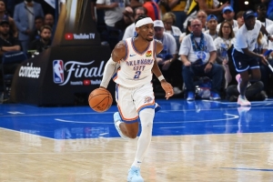 同意吗？皮尔斯：SGA已超KD成队史最佳 如果今天退役他能有雕像