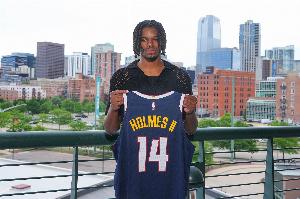 去年夏联遭遇跟腱撕裂！掘金霍姆斯称自己会出战今年夏季联赛