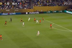 不到补时不会进！19岁乔治远射破门，门将扑到难阻进球怒捶草皮