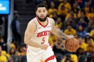 降薪将近2000万范弗里特和火箭的新合同两年薪资均为2500万