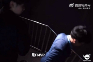 教练组公认！Tabe和Xiaobai上台时非常坚定投票FMVP Tarzan