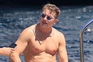 邮报：约克雷斯被拍到正在希腊日光浴 等待阿森纳和曼联的报价