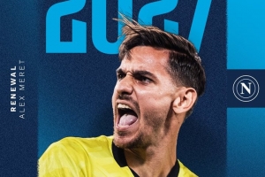 官方：那不勒斯与门将梅雷特续约至2027年 在队出战212场68次零封