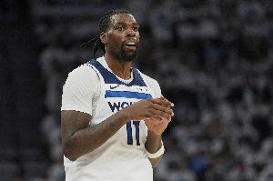 5年1.25亿！里德24-25赛季场均14.2分6板2.3助 3项数据皆生涯新高