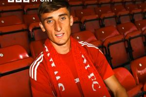 下一个瓦尔迪？2年进127球的业余神锋塔博尔正式成为职业球员