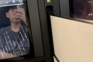 GEN出发前往温哥华，Ruler分享飞机上自拍照