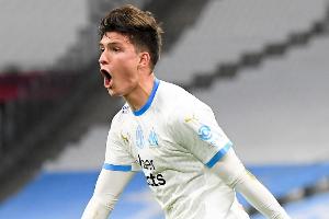 记者：尤文提议用维阿和姆班古拉交换巴列尔迪 费内巴切放弃桑乔