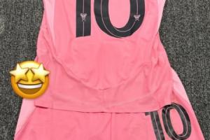 被你全包了登贝莱更新社媒，晒出梅西的球衣、球裤、球鞋