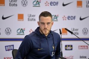 记者：里昂中场韦勒图与卡塔尔球队阿拉比SC达成协议，签约2年