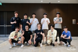 BLG晒照：Social碧 形态出动！和G2的大家交换队服！