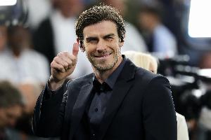 图片报：贝尔现身慕尼黑参加高尔夫球表演赛，打完没参加发布会