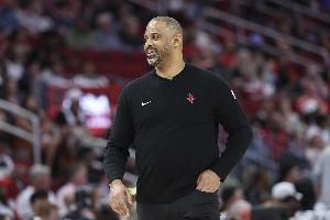 小贾巴里：乌度卡与众不同 他让我们打得很拼 能和队员们打成一片