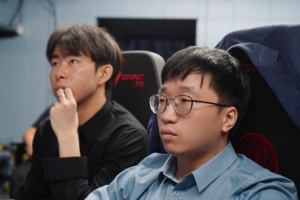 AL官方发布MSI赛场返图：Tabe Xiaobai教练组表情严肃