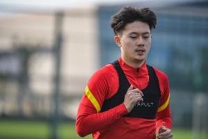 媒体人：蒋圣龙连续3天未参与合练，赶上东亚杯首战存在很大疑问