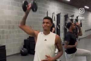 火箭媒体：小贾刚签完合同就开启了训练 伊森&阿门&申京也都开练