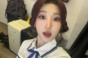 无畏契约主持人杜骏晒照：毕业季主题日嘿嘿不一样的瓦～