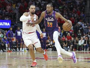 斯通：狄龙对我们的成长影响重大 他一次次以坚韧和激情引领球队