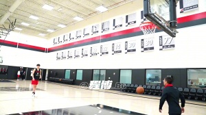 开拓者夏联主帅：杨瀚森学东西很快 我们给他喂了很多术语和战术