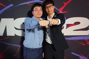 徒弟还是打不过师父！LCP官推分享教练Tabe＆Chawy合照