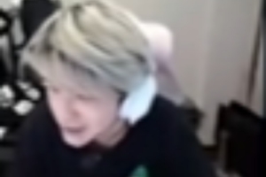 解说记得：现在LPL没有那么有钱了呀，工资帽一直在降