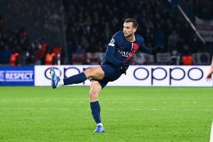 自2003年11月西甲对阵塞维利亚以来，皇马首次开场24分钟内丢3球