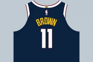 重回丹佛！球衣记者：布鲁斯-布朗将穿回11号球衣