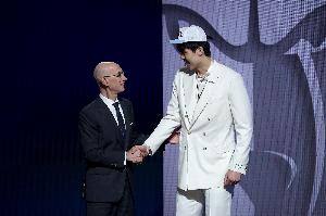 胡卫东：希望杨瀚森在NBA快速成长&为国争光 这能激励国内年轻人