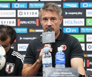 中国香港主帅谈交手国足：会找到方法施压 争取积极进攻并进球