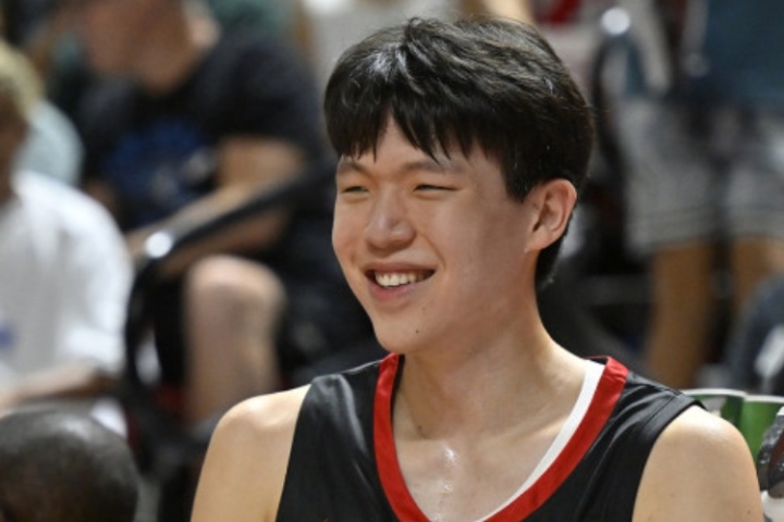 初露峥嵘✍️杨瀚森首节从容不迫 送出1板2助1帽&正负值+19