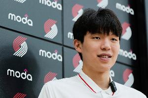 杨瀚森勇闯小人国？勇士夏联最高的两名中锋只有2米08