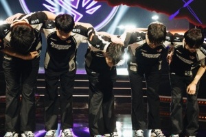 LPL官方：行而未竟，矢志不渝，攀登者的脚步从未迟疑，AL遗憾止步2025季中冠军赛