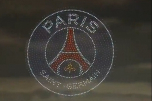 预热世俱杯决赛！无人机灯光秀展示巴黎和切尔西队徽