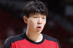 段冉：杨瀚森展现了多种多样的终结方式 体能&防守选择得去调整