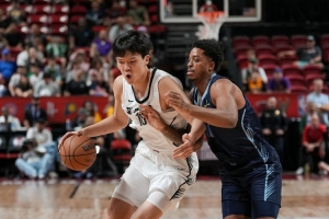 麦穗丰：今天杨瀚森成对手“重点人” 夏联多碰困难总比常规赛好