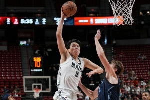 半场8分2板2助！苏群：一个完整的杨瀚森正在比卢普斯面前呈现