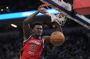 做好准备杨瀚森下场将对位鹈鹕首发中锋米西 新秀2阵&场均9+8